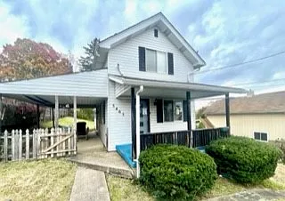 5465 Spruce St photo 1