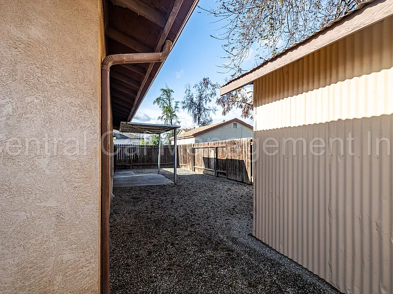 1905 McCray St — Photo 16