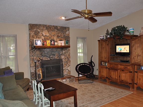 3rd image of 207 Jonesbury Ct