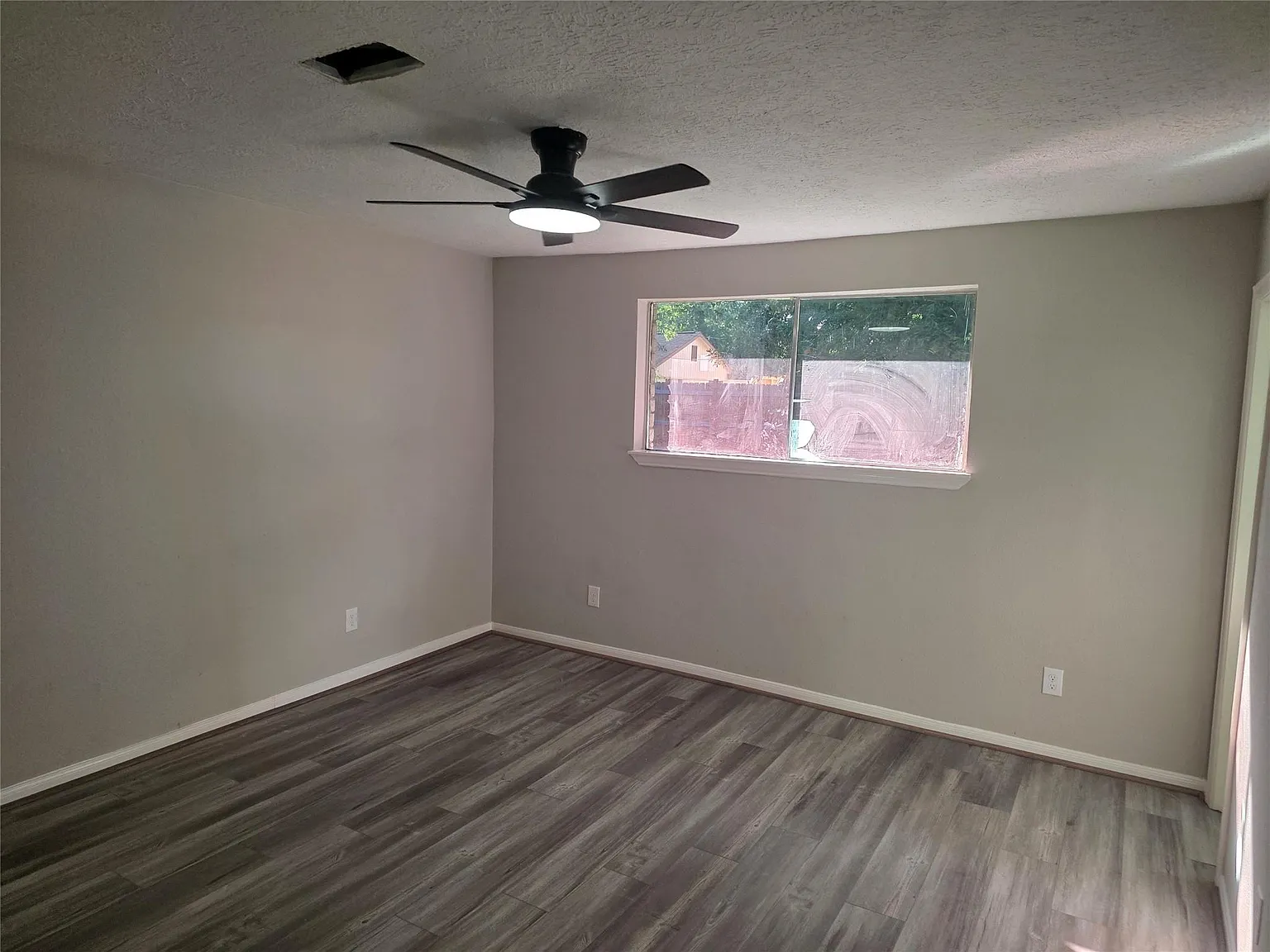 4 bed, 2.0 bath, 1510 sqft, $1,925 — Photo 3
