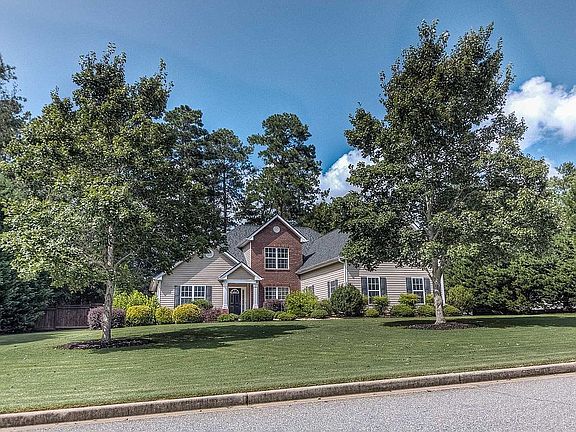 2nd image of 775 Winding Grove Ln