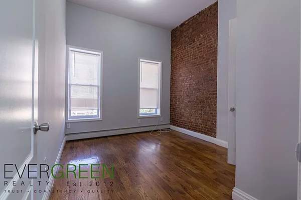 Rented by Evergreen Apartments BK | media 4