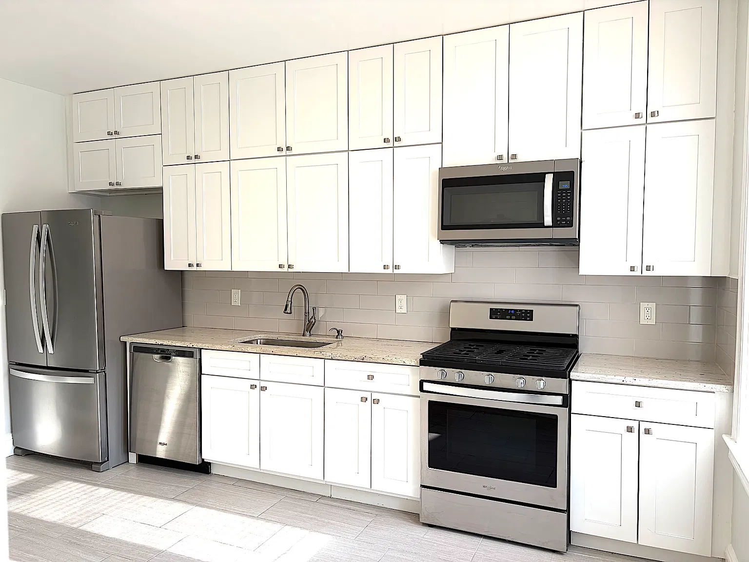 2 bed, 900 sqft, $2,300 — Photo 2