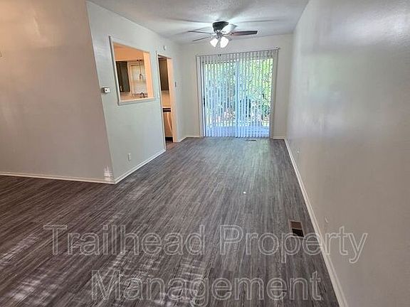 5th image of 608 NE Lynn St APT B