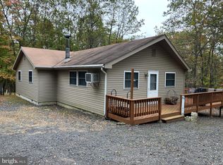 6 Iroquois Rd, Albrightsville, PA 18210