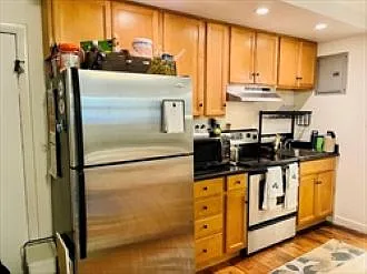 1 bed, 425 sqft, $2,100 — Photo 3