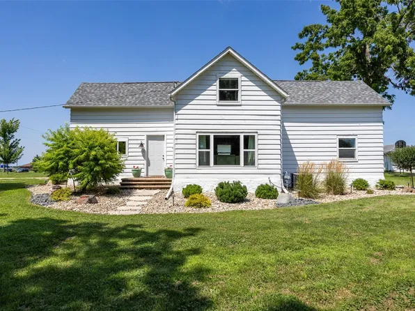 304 Maple St, Center Pt, IA 52213