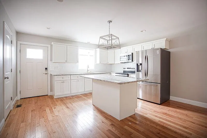 3 bed, 1.5 bath, $2,200 — Photo 2