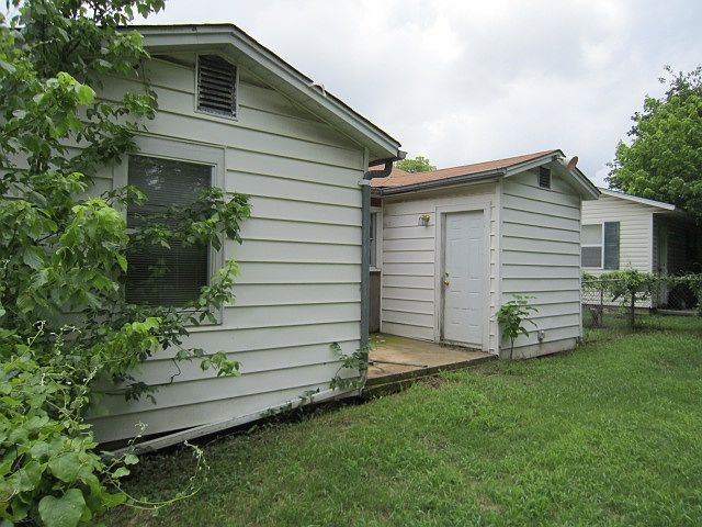 2nd image of 727 E Main St