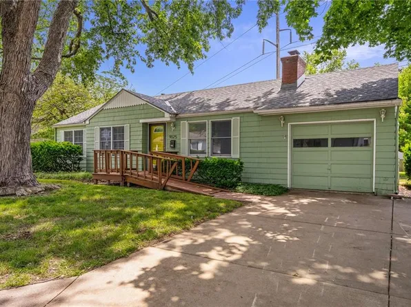 9025 W 82nd Ter, Overland Park, KS 66204