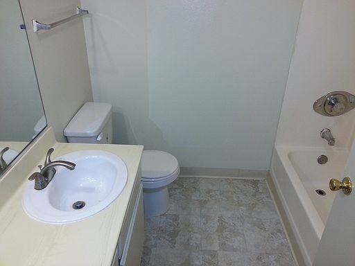 5th image of 13622 Kornblum Ave APT 30
