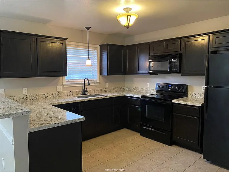 1610 Rock Hollow Loop — Photo 7
