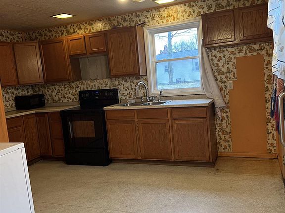 5th image of 820 S 15th St