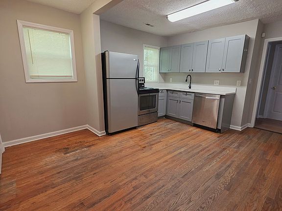 5th image of 924 Holland Ave