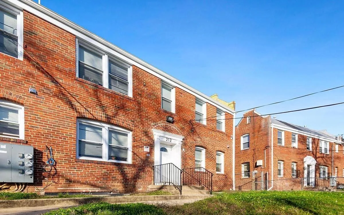 2 bed, 1000 sqft, $1,700 — Photo 3