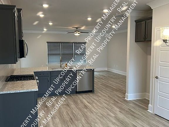 4th image of 409 Rolling Waters Dr