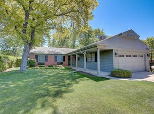 7450 N Crossway Rd, Fox Pt, WI 53217