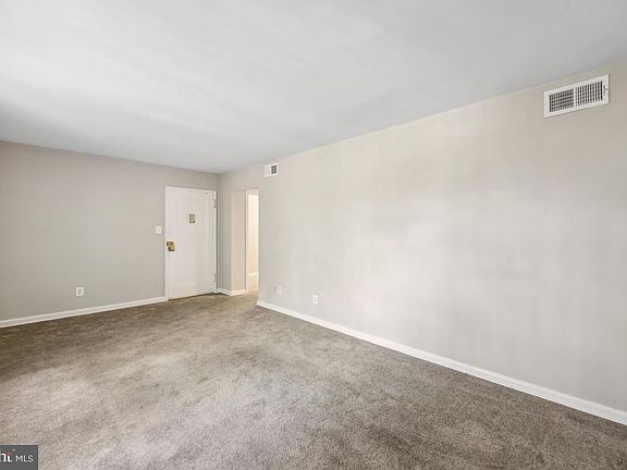 5th image of 3045 Patrick Henry Dr APT 202