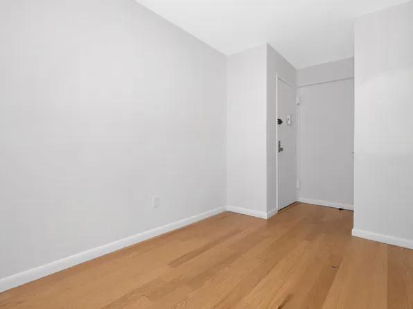 601 Kappock Street image 17 of 19