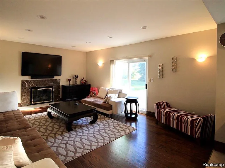 5363 English Dr — Photo 17