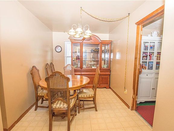5th image of 245 Wesley Ave