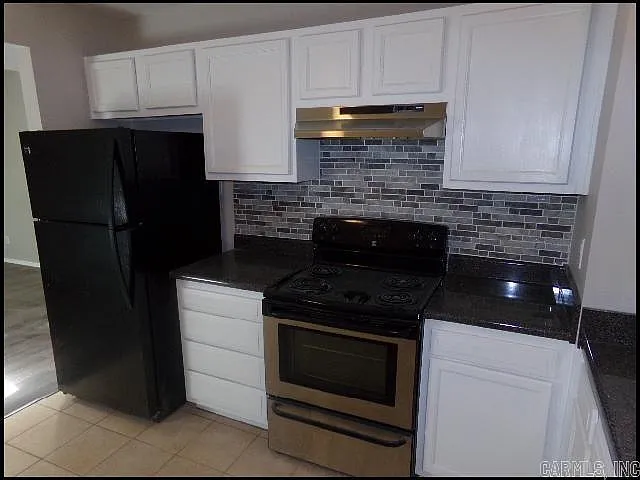 3915 Saint James Ct — Photo 7