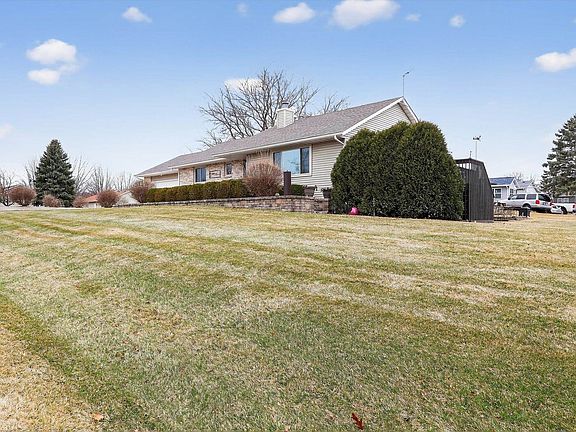 3rd image of 1210 Lake Summerset Rd