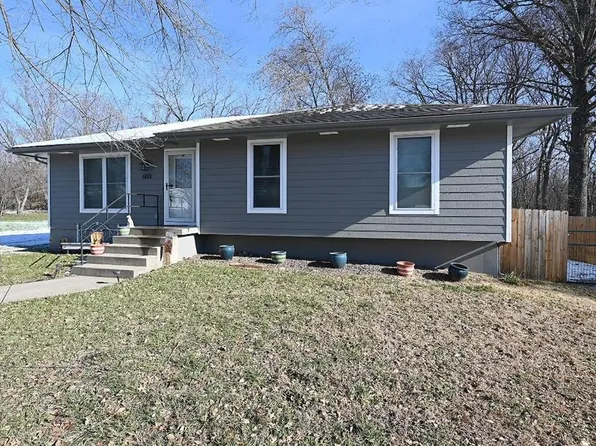 603 Harrington St, Dearborn, MO 64439