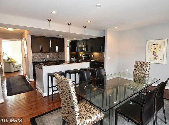 5th image of 3010 Henrietta St #1F
