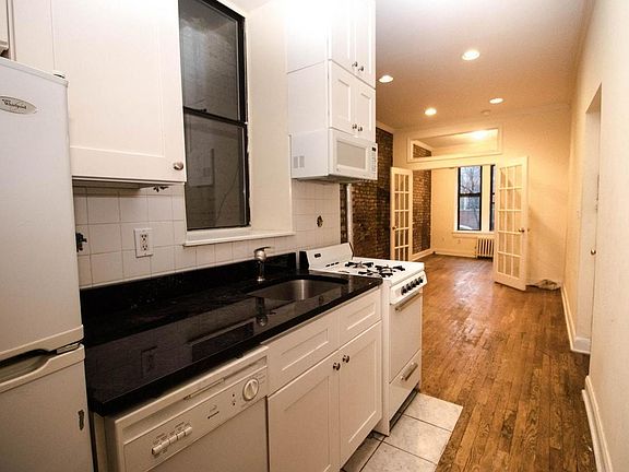 4th image of 73 E 3rd St APT Bb