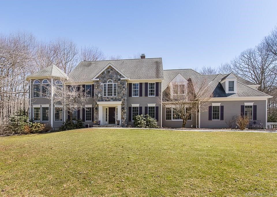 Stunning colonial on cul-de-sac!  Well maintained and conveniently located in Orange, CT.