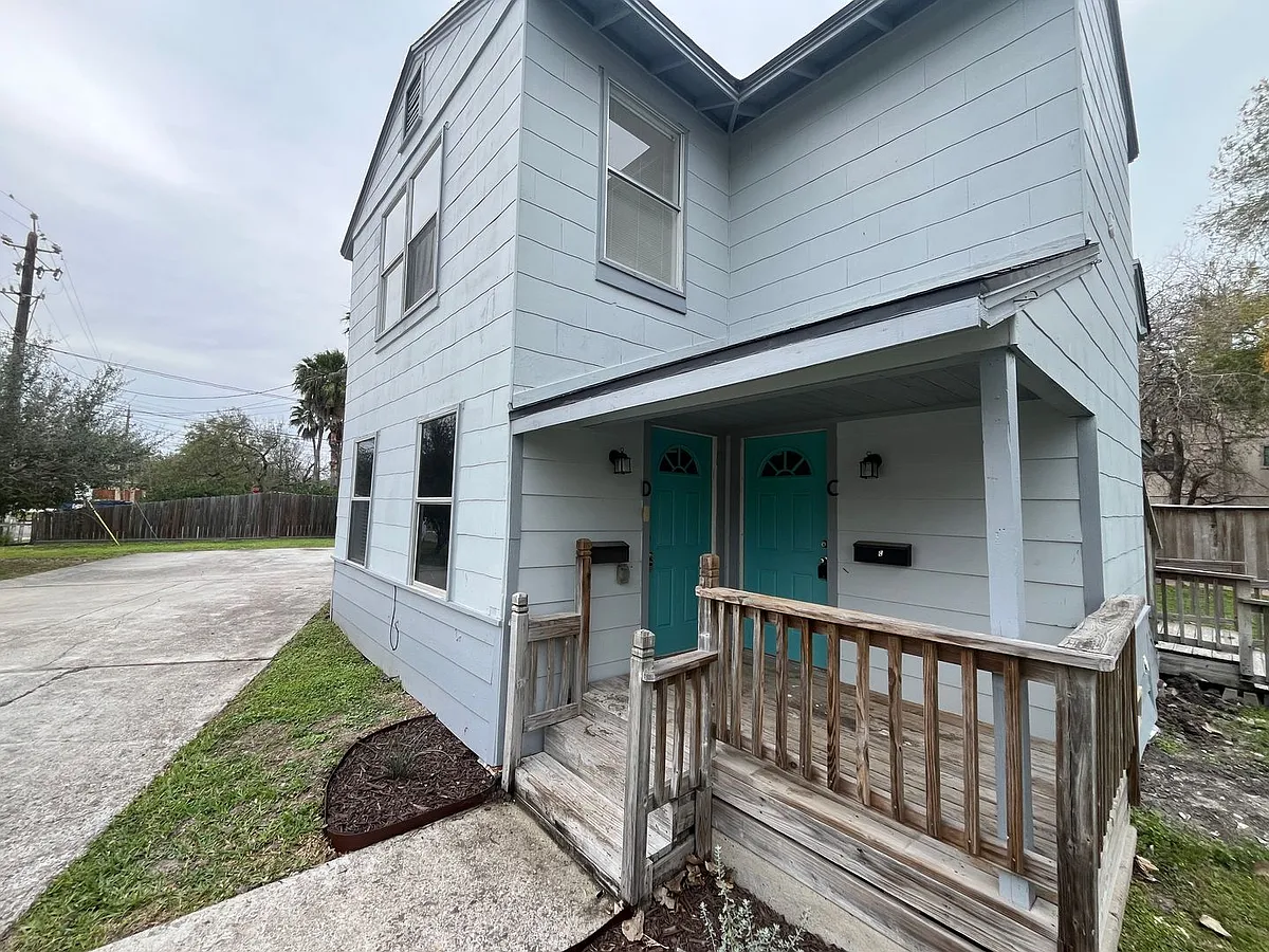 Building Photo - 3412 Denver Ave #D