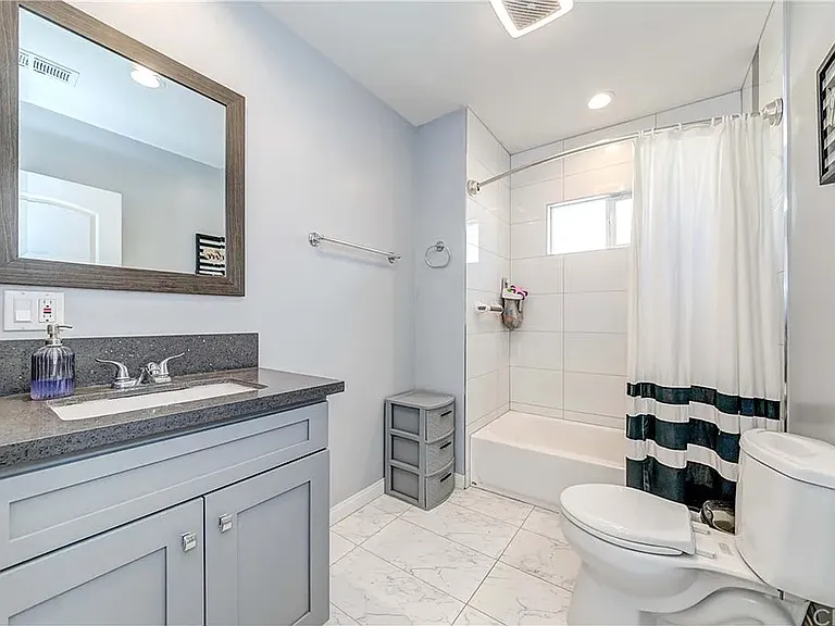 6528 Beeman Ave — Photo 17