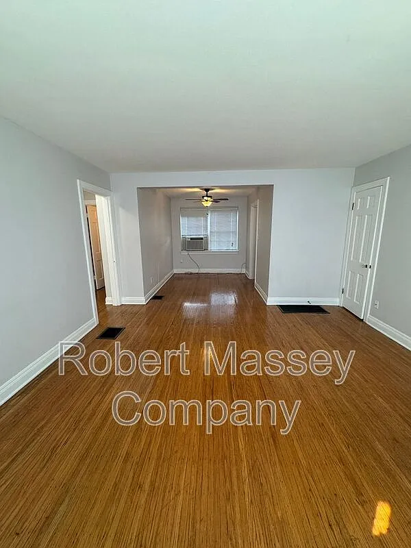 2 bed, 1.0 bath, 779 sqft, $1,100 — Photo 4