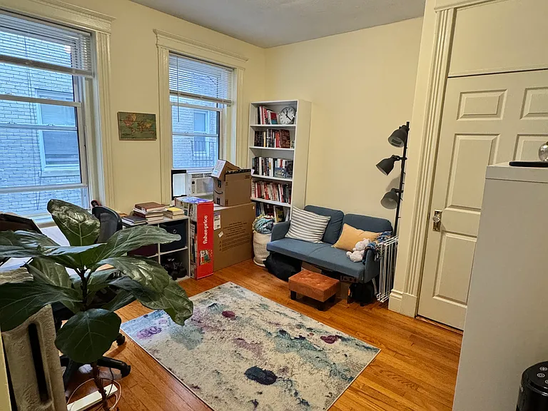 32 Queensberry St #8R — Photo 7