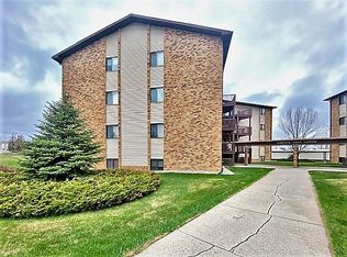 924 28th Ave SW #104, Minot, ND 58701