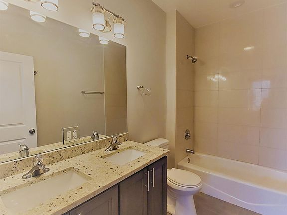 5th image of 3335 W Potomac Ave #1S