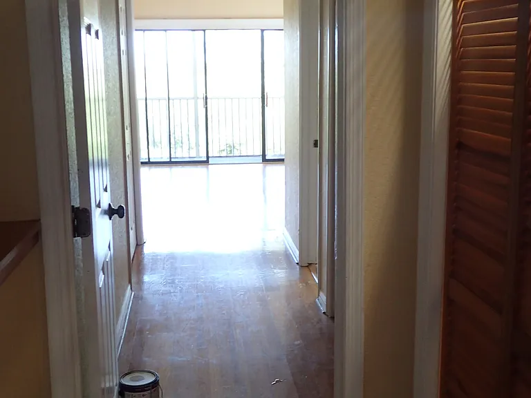 HALLWAY TO MASTER