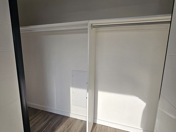 4th image of 2733 E 12th St #3