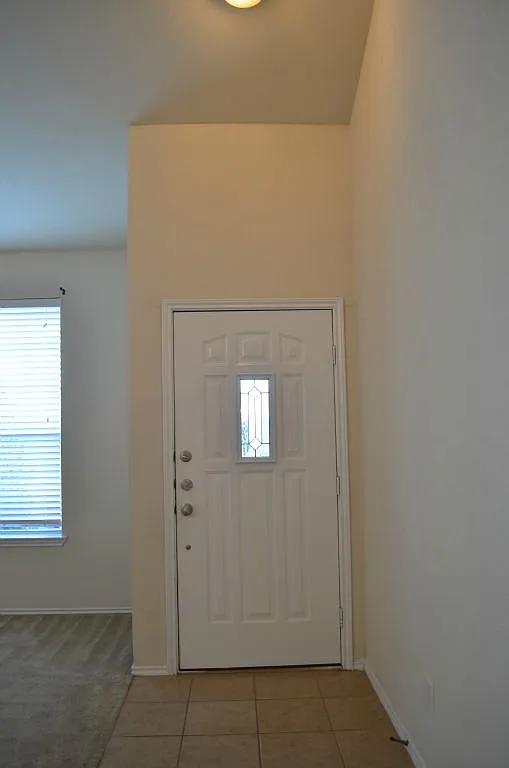 4 bed, 2.5 bath, 2058 sqft, $1,975 — Photo 2