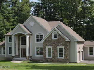 119 Wolf Hollow Dr, Stroudsburg, PA 18360