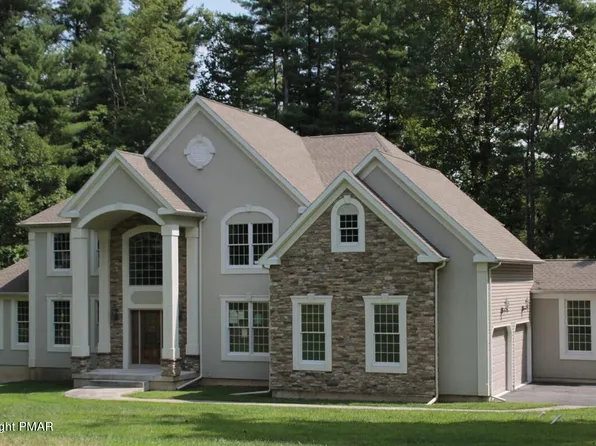 119 Wolf Hollow Dr, Stroudsburg, PA 18360