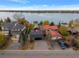 309 NE East Chestermere Dr, Chestermere, AB T1X 1A2