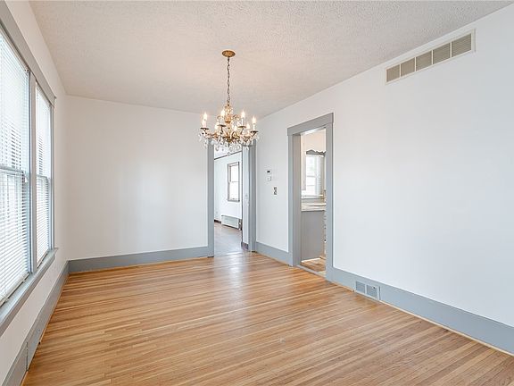 4th image of 176 Merwin Ave
