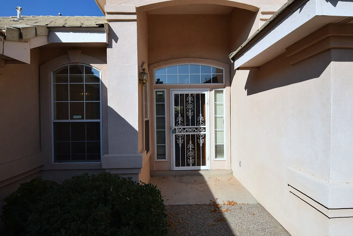 Building Photo - 8615 Brighton Dr NE
