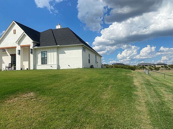 4th image of 1027 Eagles Bluff Dr
