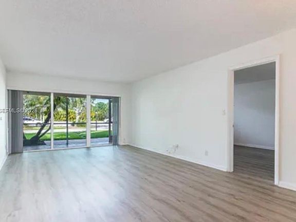 3rd image of 100 Lakeview Dr APT 112