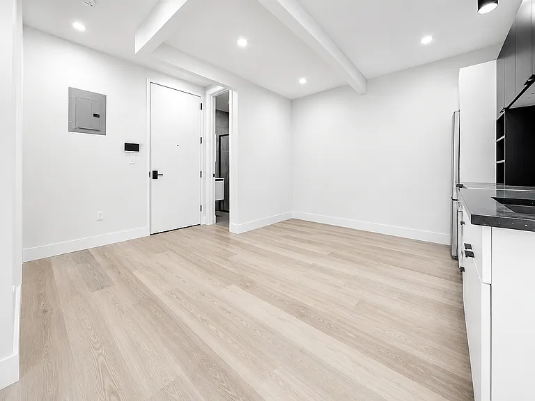 720 De Kalb Ave #2 — Photo 2