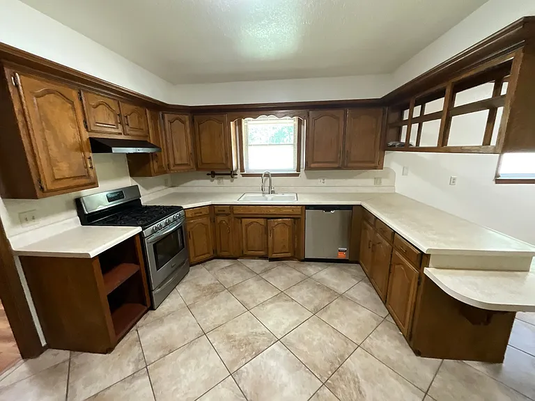 2750 N Midwest Blvd — Photo 6