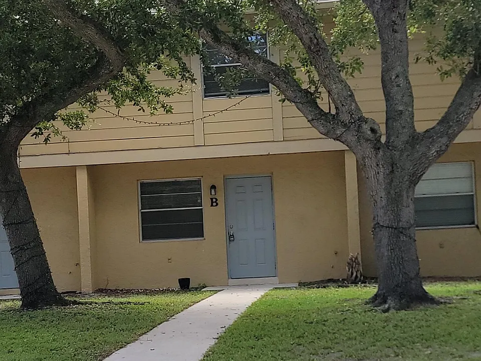 2018 S 10th St